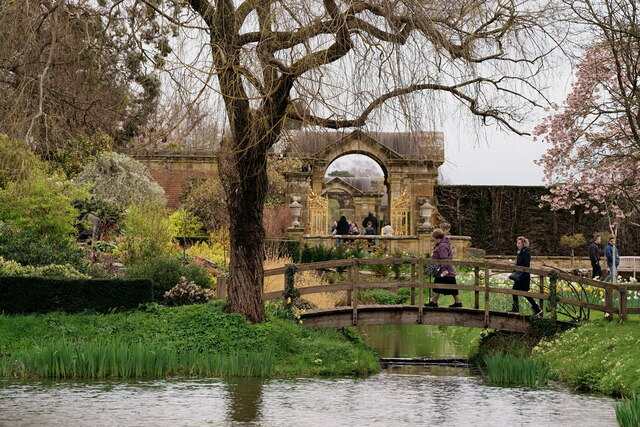 Hever Castle © Peter Trimming cc-by-sa/2.0 :: Geograph Britain and Ireland