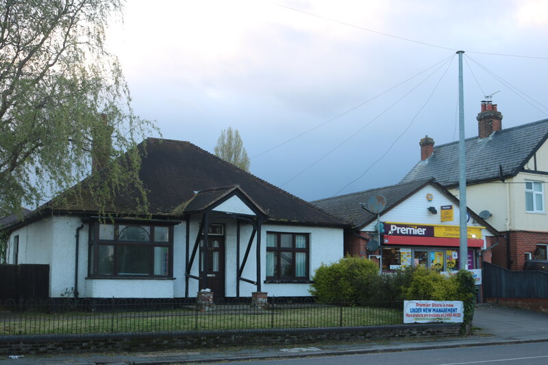 Shop and house on Swan Street, Sible... © David Howard cc-by-sa/2.0 ...