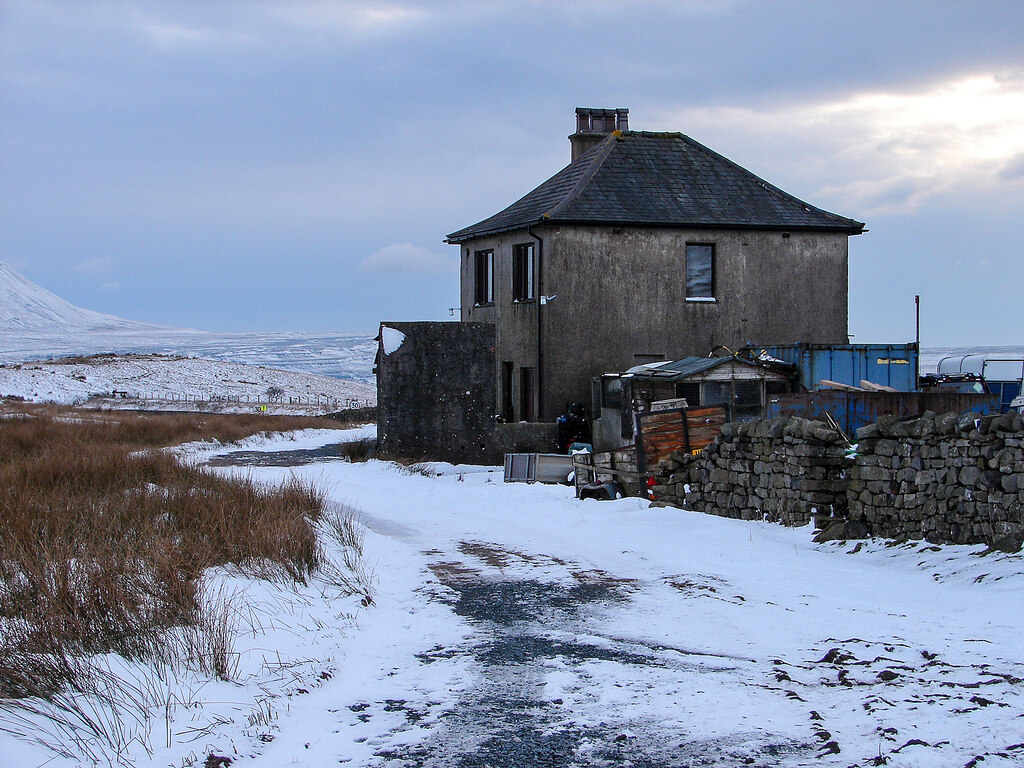 The ex-signalman's house on Blea Moor © John Lucas cc-by-sa/2.0 ...