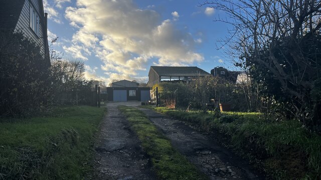 Broadfield Farm, Watford Road © Bryn Holmes :: Geograph Britain and Ireland