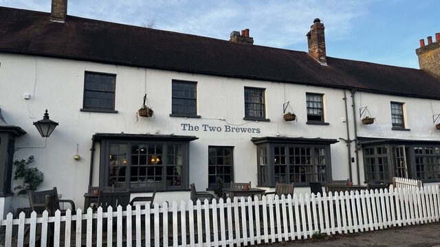 The Two Brewers pub, The Common © Bryn Holmes cc-by-sa/2.0 :: Geograph ...