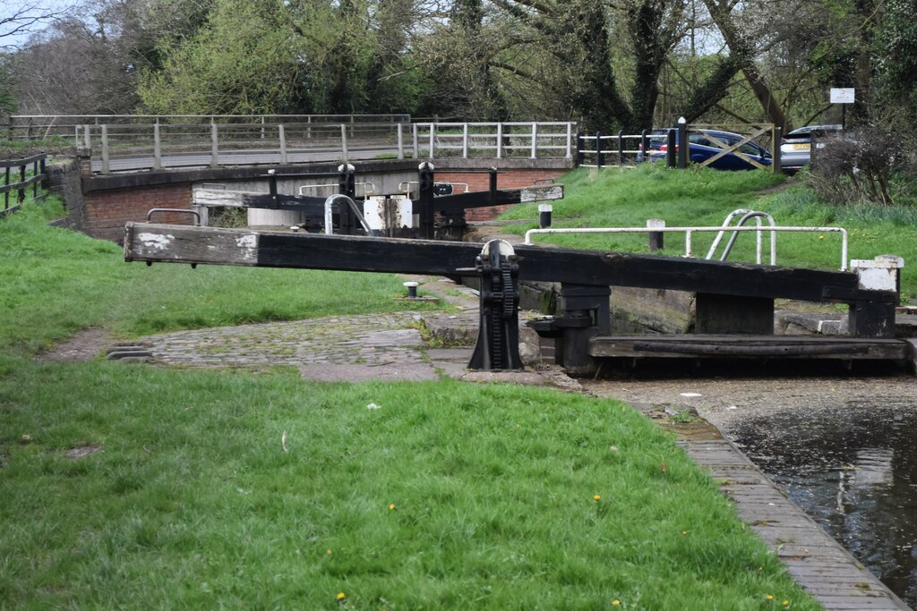 Shutt Hill Lock, No. 41 © David Martin cc-by-sa/2.0 :: Geograph Britain ...