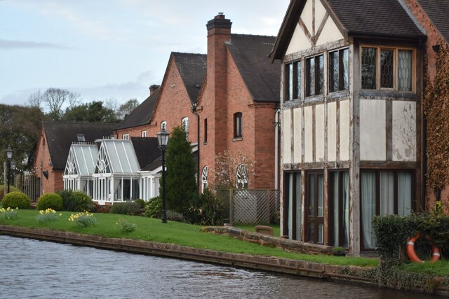 Moat House Hotel, Acton Trussell © David Martin cc-by-sa/2.0 ...