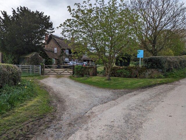 Bank Cottage, Kenley © TCExplorer cc-by-sa/2.0 :: Geograph Britain and ...