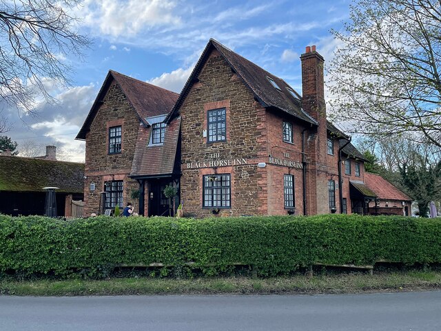 The Black Horse Inn © Graham Hogg cc-by-sa/2.0 :: Geograph Britain and ...