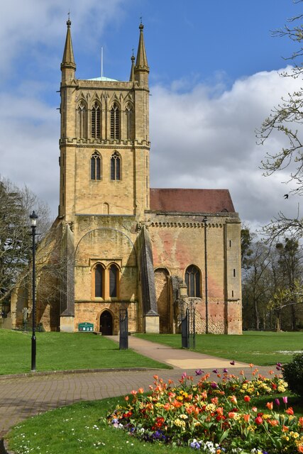 Pershore Abbey © David Martin cc-by-sa/2.0 :: Geograph Britain and Ireland