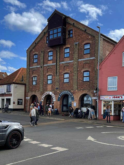 Converted warehouse on The Quay © Graham Hogg cc-by-sa/2.0 :: Geograph ...