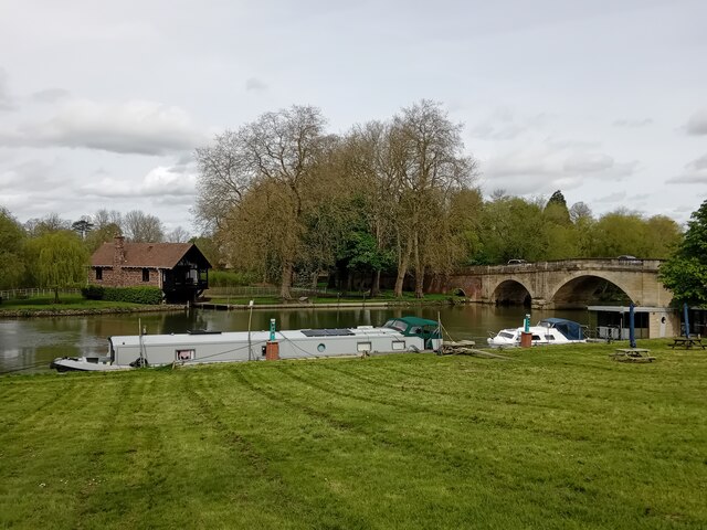 Shillingford Bridge © Bikeboy Cc-by-sa 2.0 :: Geograph Britain And Ireland