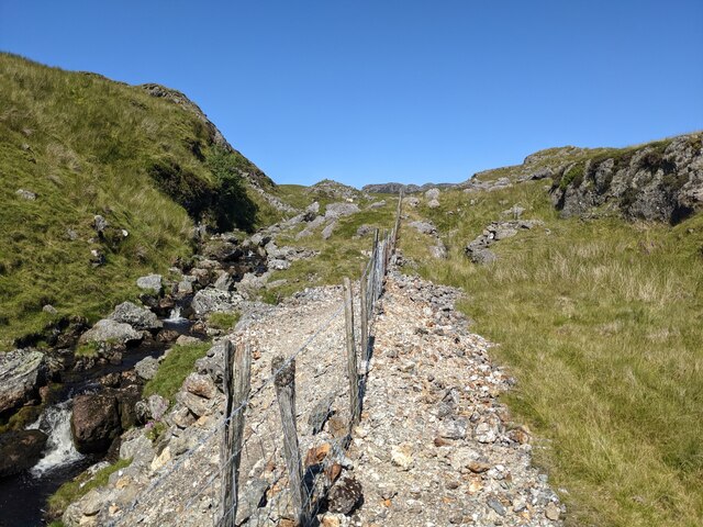 A fence in a spoil heap © David Medcalf cc-by-sa/2.0 :: Geograph ...