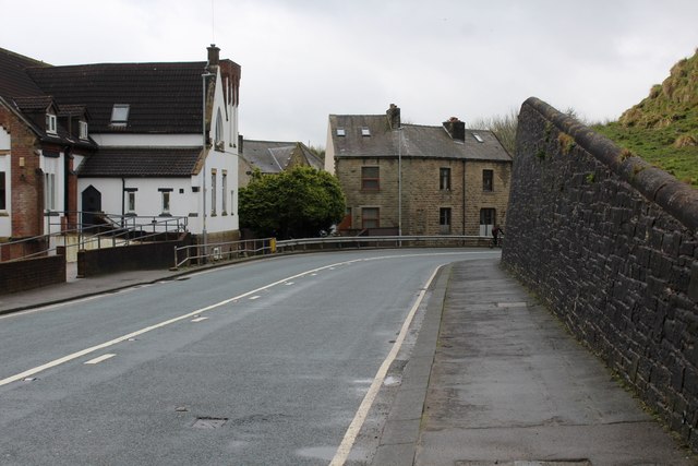 Burnley Road East in Lumb © Chris Heaton cc-by-sa/2.0 :: Geograph ...