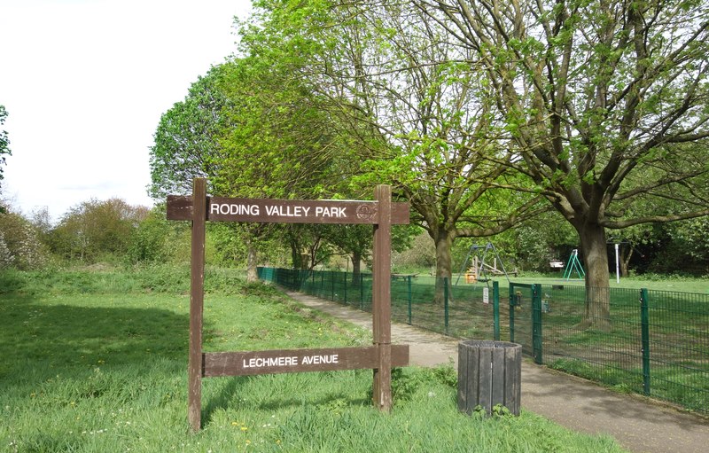 Entrance Sign, Roding Valley Park © Des Blenkinsopp cc-by-sa/2.0 ...