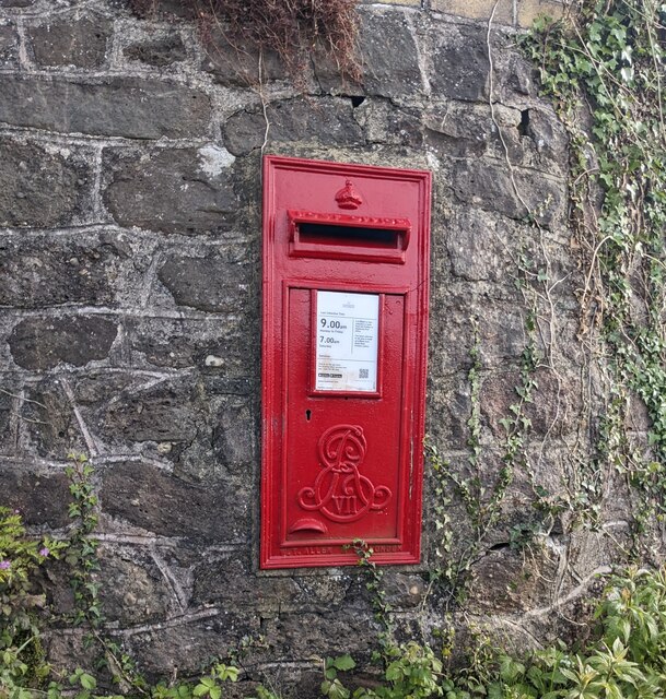 King Edward VII postbox in a stone wall,... © Jaggery cc-by-sa/2.0 ...