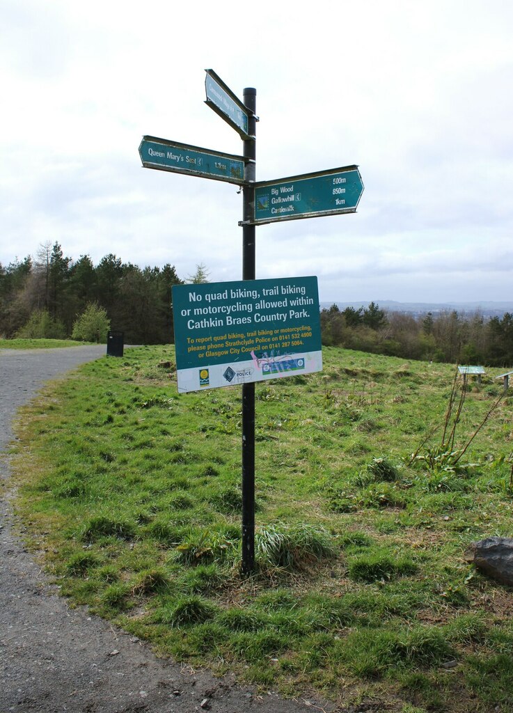 Signpost, Cathkin Braes Country Park © Richard Sutcliffe cc-by-sa/2.0 ...