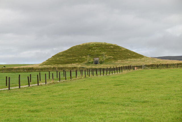 Maeshowe © N Chadwick cc-by-sa/2.0 :: Geograph Britain and Ireland