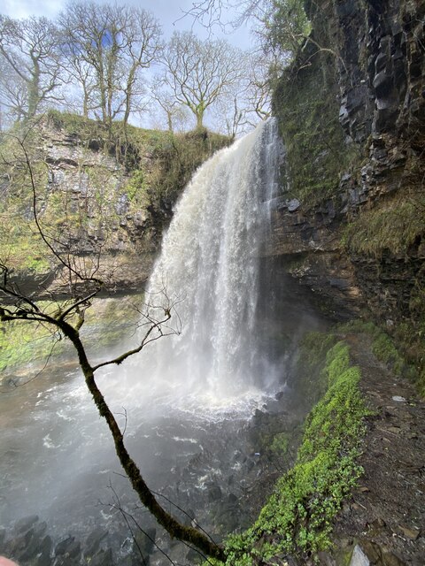 Henrhyd Falls © Alan Hughes cc-by-sa/2.0 :: Geograph Britain and Ireland