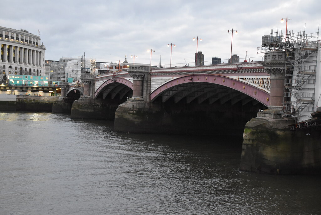 Blackfriars Bridge © N Chadwick cc-by-sa/2.0 :: Geograph Britain and ...