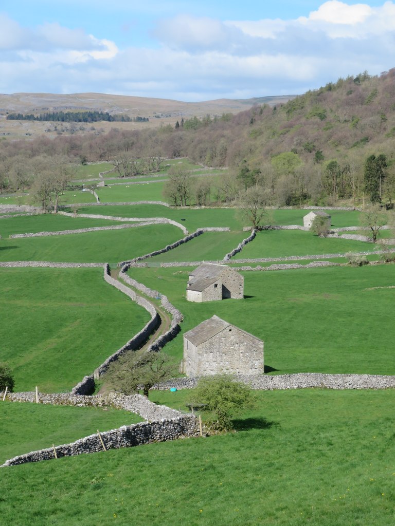 Cove Lane and barns © Gordon Hatton cc-by-sa/2.0 :: Geograph Britain ...