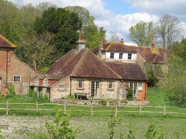 Houses at Folkington © David M Clark cc-by-sa/2.0 :: Geograph Britain ...