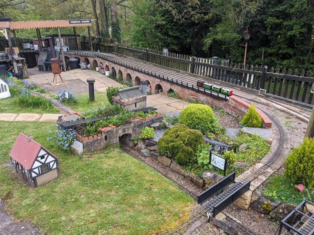 Paddock Railway (Hampton Loade) © Fabian Musto cc-by-sa/2.0 :: Geograph ...