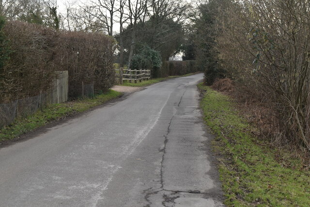 Bell Lane © N Chadwick cc-by-sa/2.0 :: Geograph Britain and Ireland