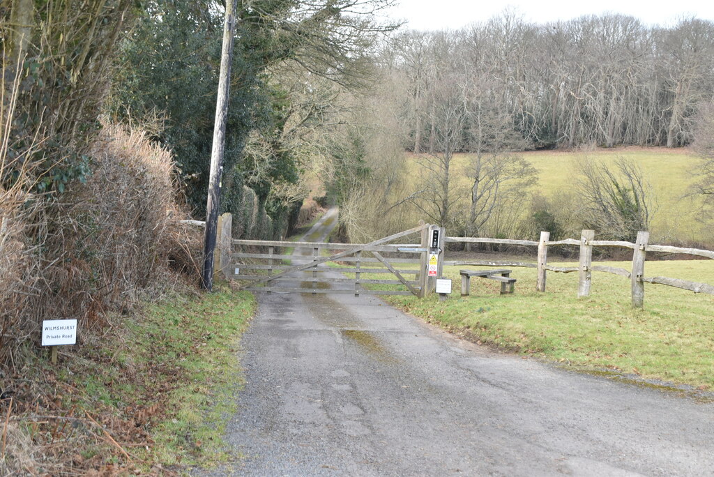 Private Road to Wilmshurst © N Chadwick cc-by-sa/2.0 :: Geograph ...