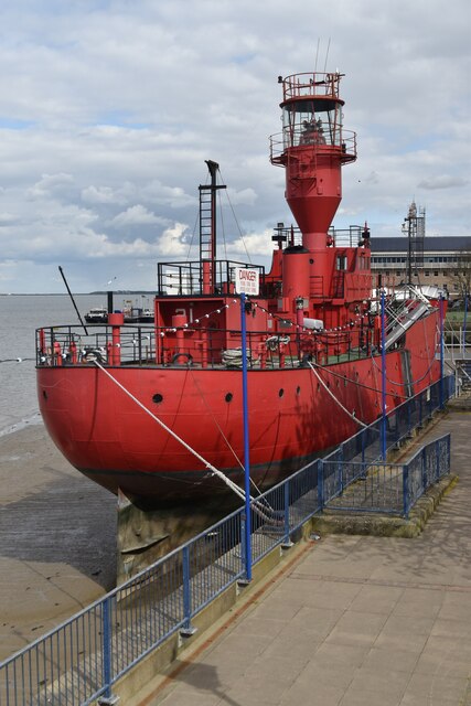 Lightship LV21 at Gravesend © David Martin cc-by-sa/2.0 :: Geograph ...