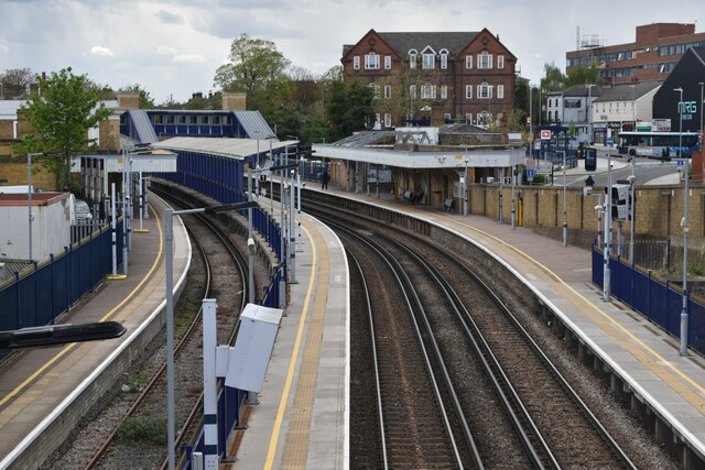 Gravesend Railway Station © David Martin cc-by-sa/2.0 :: Geograph ...