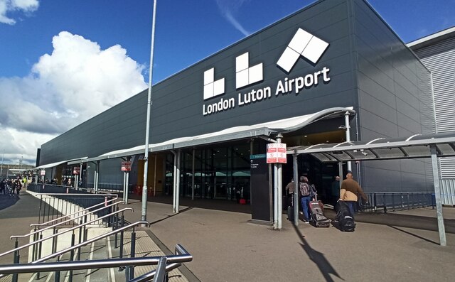 London Luton Airport © Thomas Nugent cc-by-sa/2.0 :: Geograph Britain ...