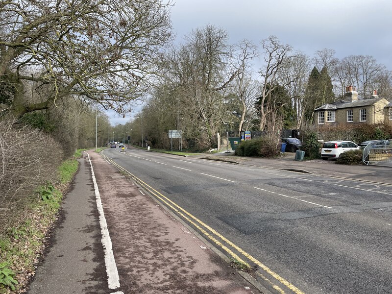 Trumpington Road approaching Cambridge © Mr Ignavy cc-by-sa/2.0 ...