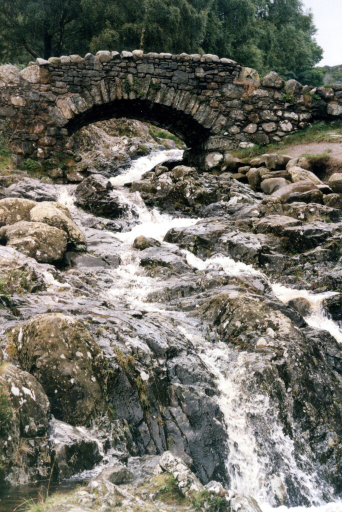 Ashness Bridge, Borrowdale, Keswick © Jo and Steve Turner cc-by-sa/2.0 ...