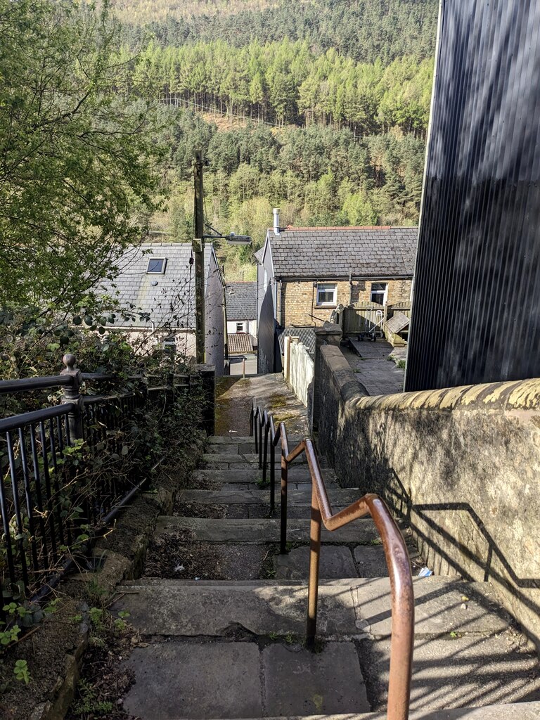 Steps down from Somerset Street,... © Jaggery cc-by-sa/2.0 :: Geograph ...