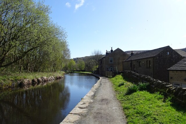 Canal near Warehouse Hill Road © DS Pugh cc-by-sa/2.0 :: Geograph ...