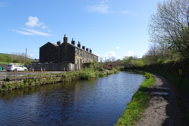 Canal and Sandhill Cottages © DS Pugh cc-by-sa/2.0 :: Geograph Britain ...