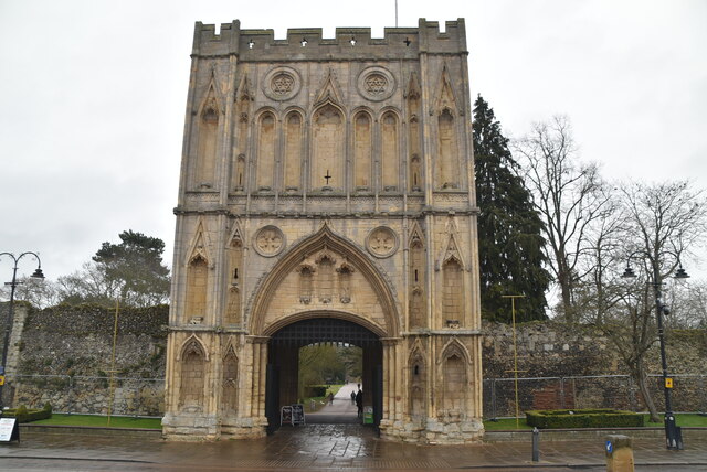 Abbey Gate and Gatehouse © N Chadwick cc-by-sa/2.0 :: Geograph Britain ...