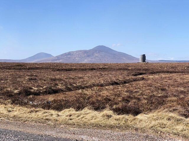 Viewing tower at RSPB reserve, Forsinard... © Alan Reid cc-by-sa/2.0 ...