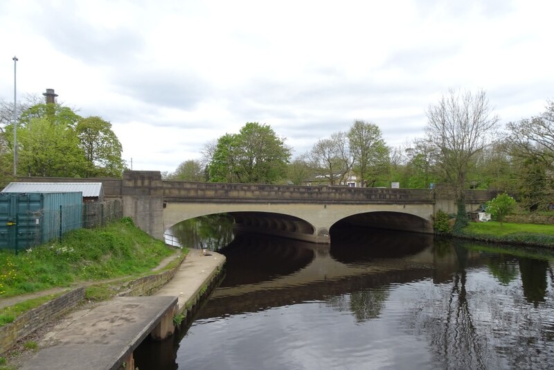 Leeds Road bridge crossing the River... © DS Pugh cc-by-sa/2.0 ...