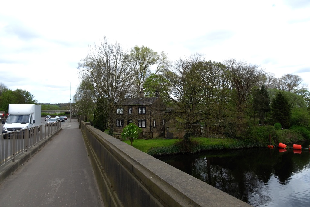 Cycle path on Leeds Road Bridge © DS Pugh cc-by-sa/2.0 :: Geograph ...