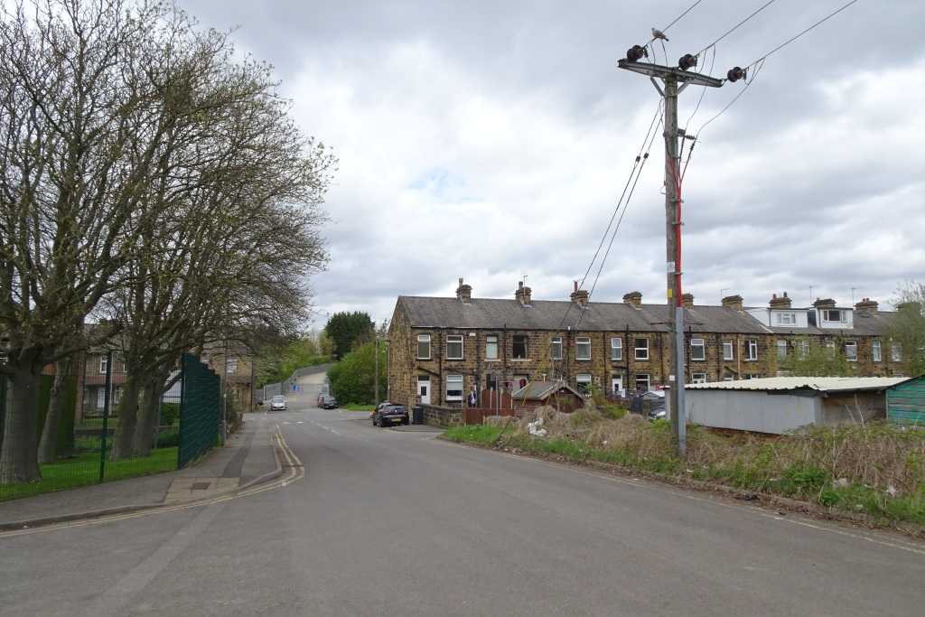 Houses near Ravensthorpe School © DS Pugh :: Geograph Britain and Ireland