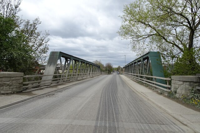 Calder Road Bridge © DS Pugh cc-by-sa/2.0 :: Geograph Britain and Ireland