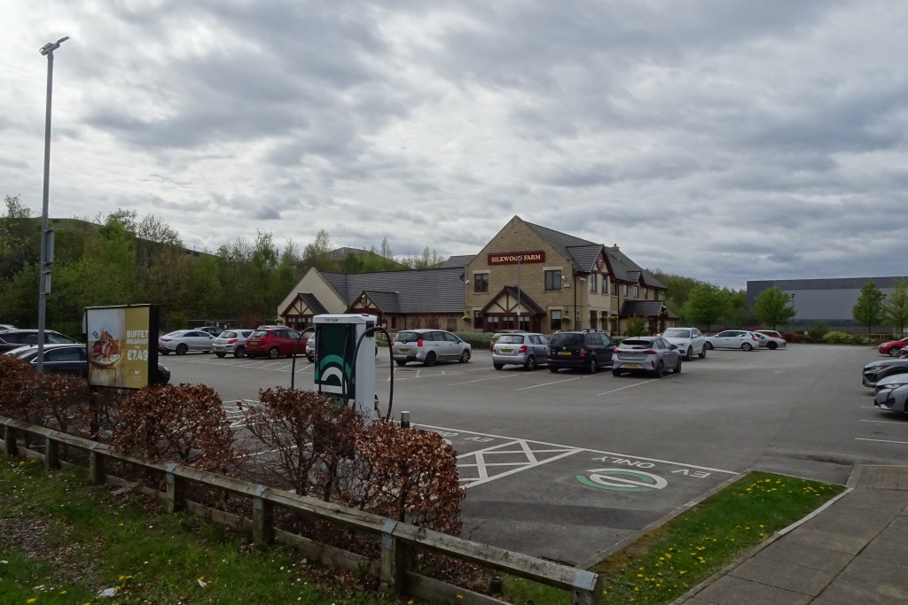 Silkwood Farm pub © DS Pugh :: Geograph Britain and Ireland