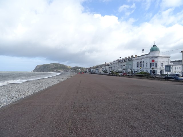 Wide promenade, Llandudno © JThomas :: Geograph Britain and Ireland