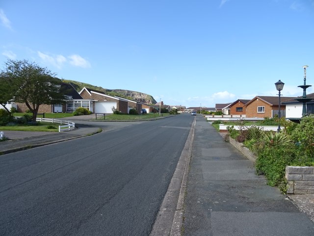 Penrhyn Beach East © JThomas cc-by-sa/2.0 :: Geograph Britain and Ireland