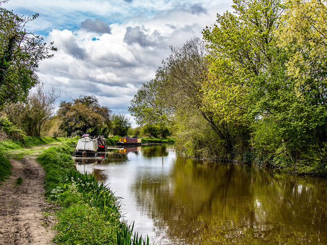 Walking beside the Kennet & Avon Canal © John Lucas :: Geograph Britain ...