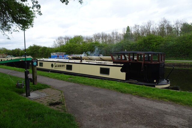 Narrowboat May Contain Nuts © DS Pugh cc-by-sa/2.0 :: Geograph Britain ...