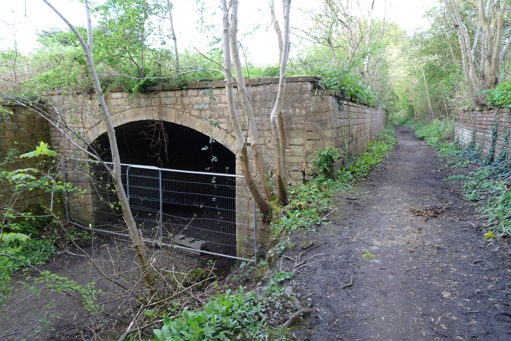 Tunnel on Parlington Lane © DS Pugh cc-by-sa/2.0 :: Geograph Britain ...