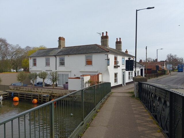 The Ship, Beccles © Oscar Taylor Cc-by-sa 2.0 :: Geograph Britain And 