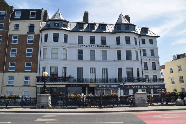 Royal York Mansions © N Chadwick cc-by-sa/2.0 :: Geograph Britain and ...