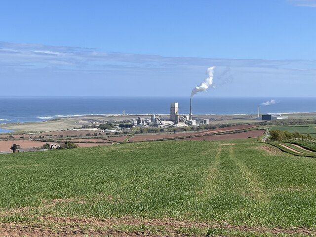 Looking towards Dunbar Cement Works from... © Jennifer Petrie cc-by-sa ...