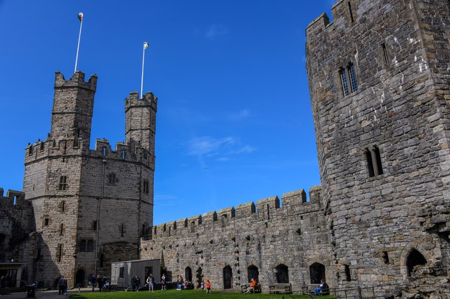 Caernarfon : Caernarfon Castle © Lewis Clarke cc-by-sa/2.0 :: Geograph ...