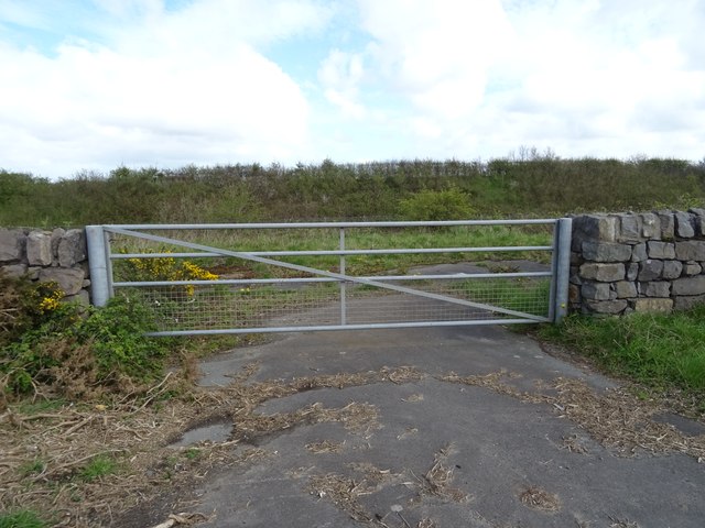 Field entrance off Ffordd Caergybi (Holyhead Road)